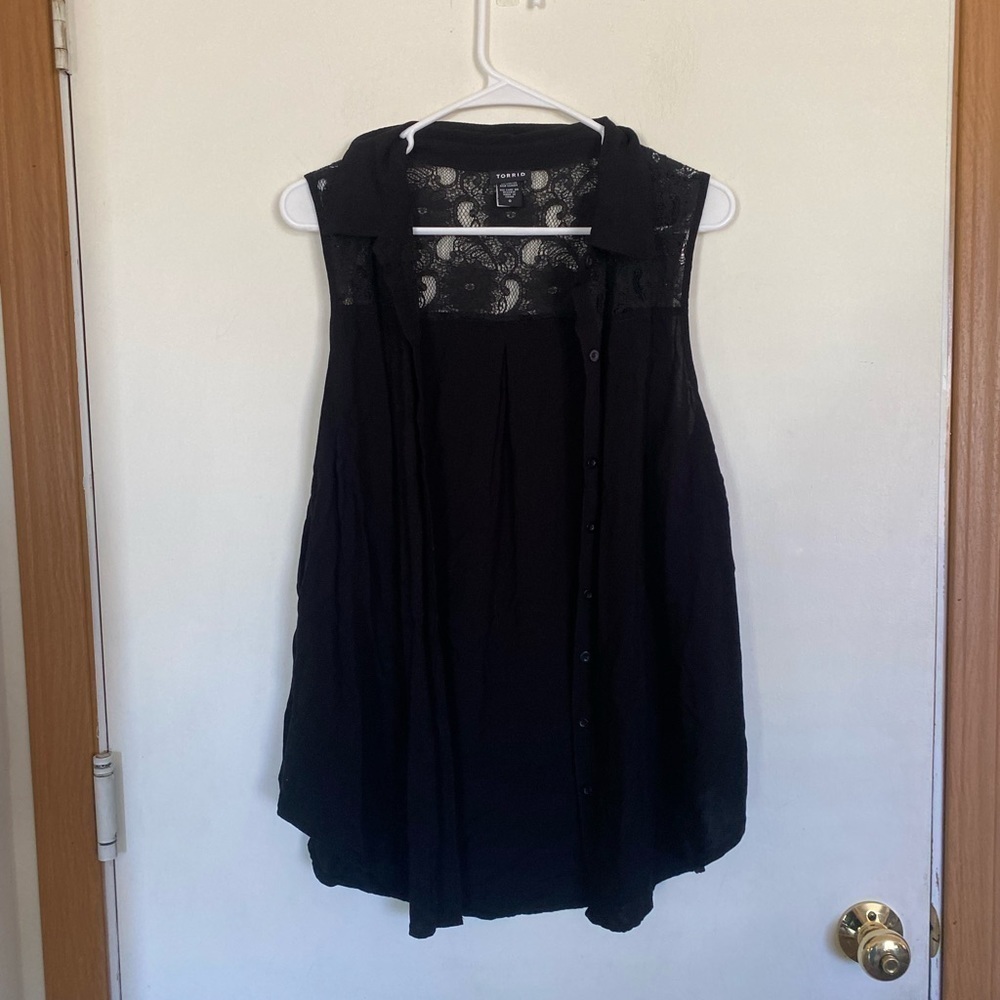 Torrid size 0 button down chiffon top with lace detail